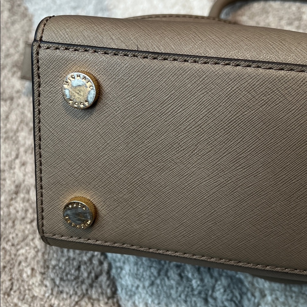 Michael Kors Medium Selma Satchel, taupe, pre-loved condition! - Picture 7 of 9